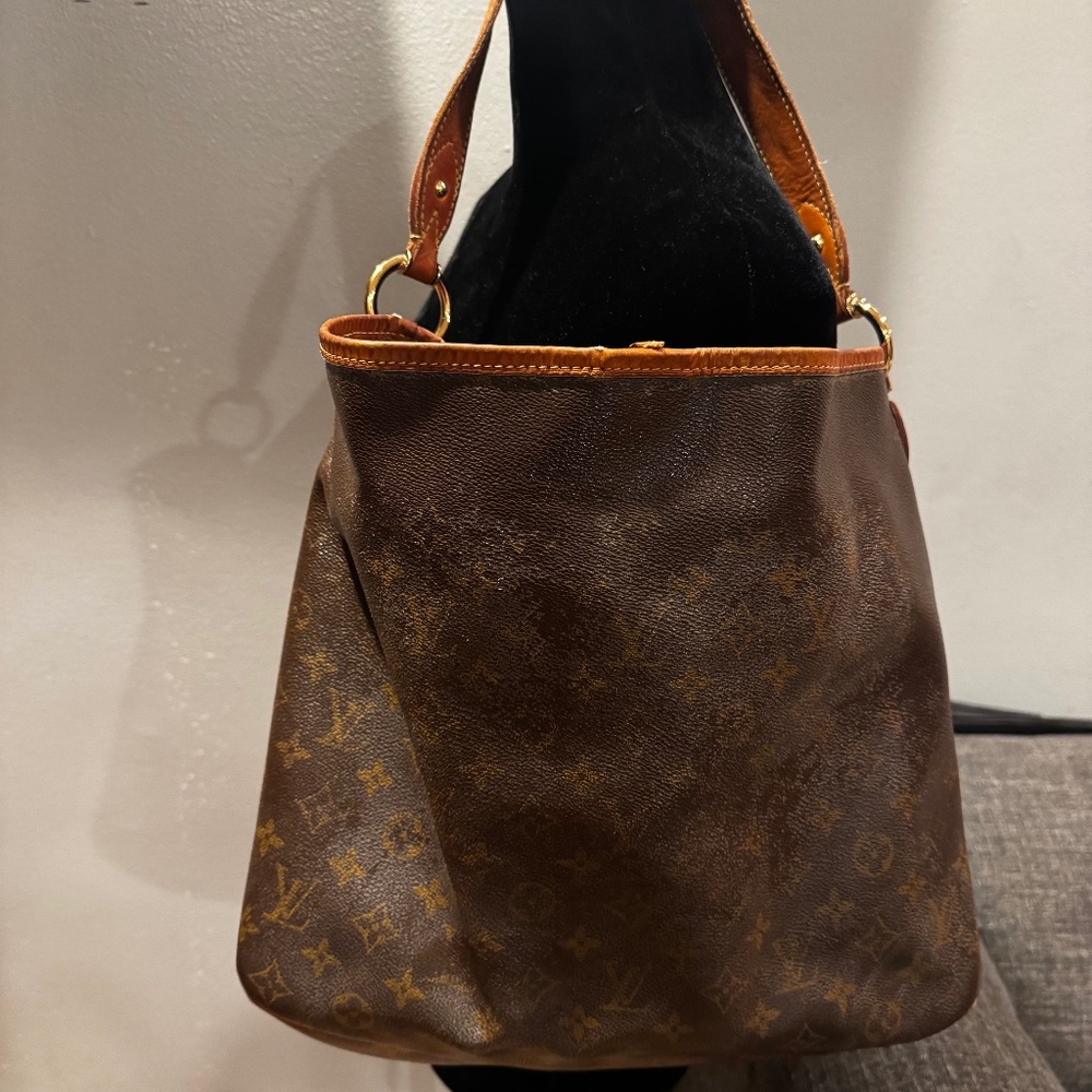 Authentic Louis Vuitton shoulder Bag